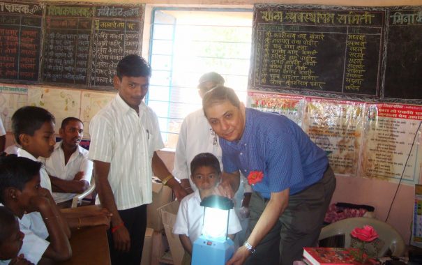 Distribuzione lampade solari Ramachiwadi